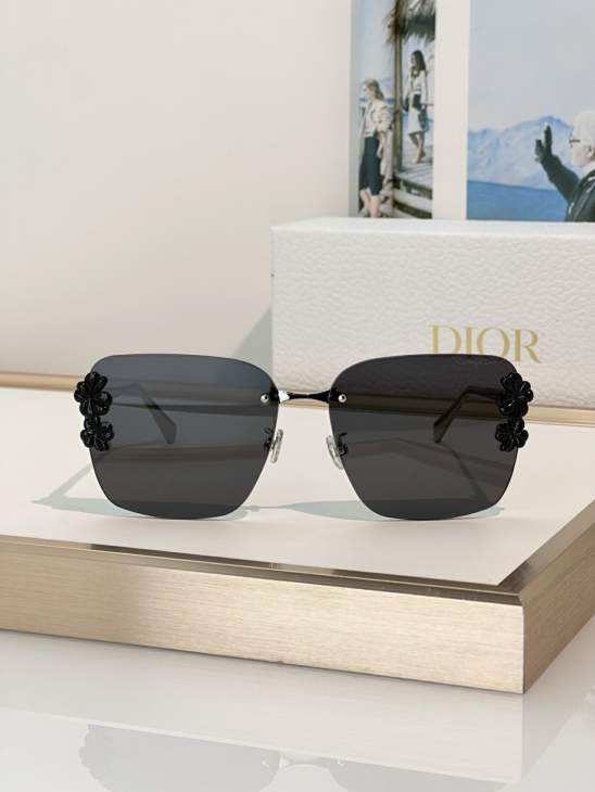 Picture of Dior Sunglasses _SKUfw80880221fw